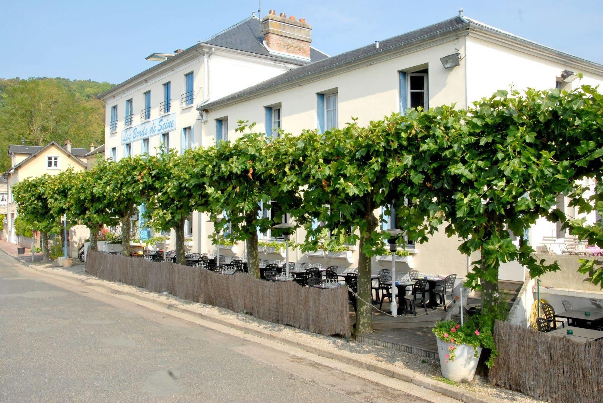 Logis Hotel & Restaurant - Les Bords De Seine La Roche-Guyon Exterior foto